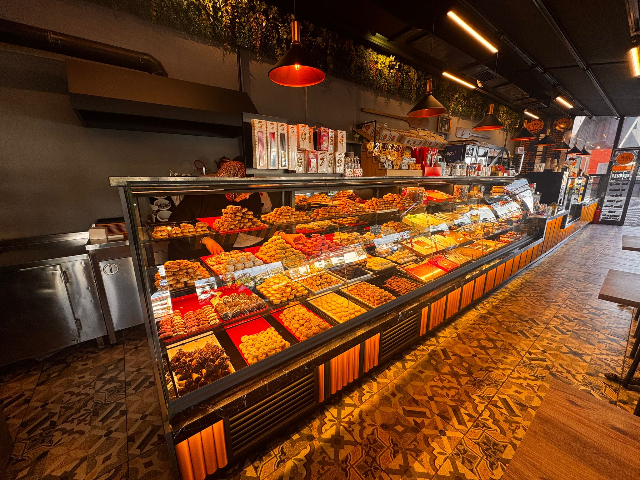 Serinoks şık teşhir dolabı uygulamaları
